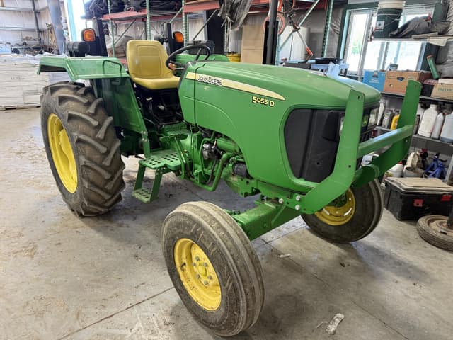 Image of John Deere 5055D equipment image 2