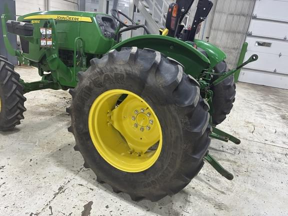Image of John Deere 5055E equipment image 2