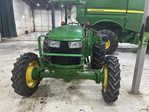 Image of John Deere 5055E equipment image 4
