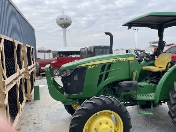 Image of John Deere 5055E equipment image 3