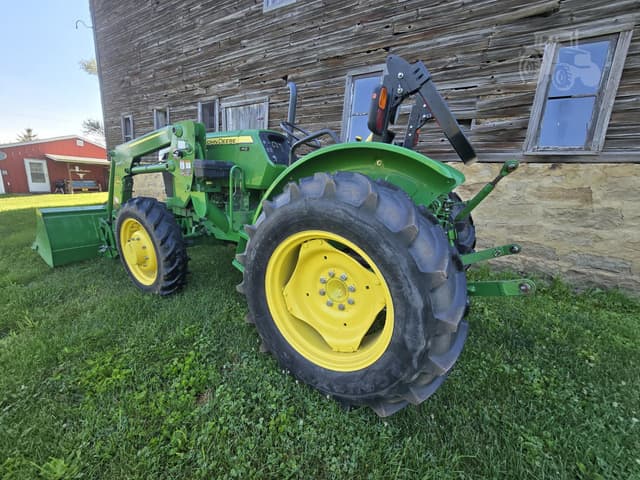 Image of John Deere 5055E equipment image 4