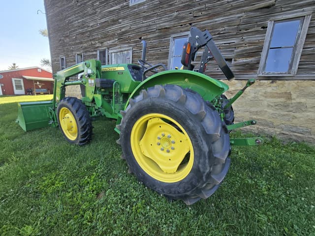 Image of John Deere 5055E equipment image 4