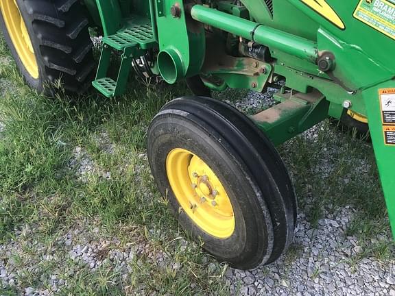 Image of John Deere 5055E equipment image 4