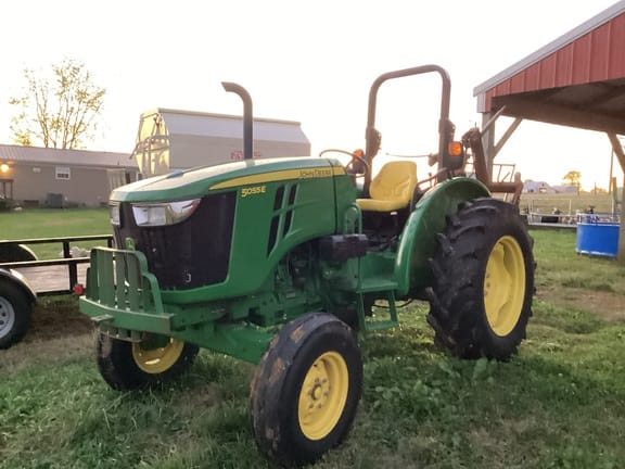 2015 John Deere 5055E Equipment Image0