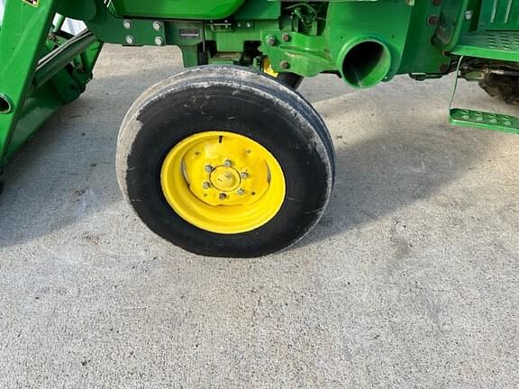 Image of John Deere 5055E equipment image 1