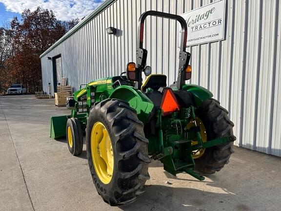 Image of John Deere 5055E equipment image 3