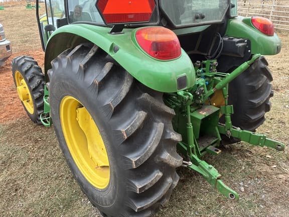 Image of John Deere 5055E equipment image 3