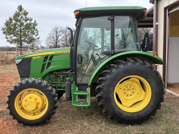 Image of John Deere 5055E equipment image 1