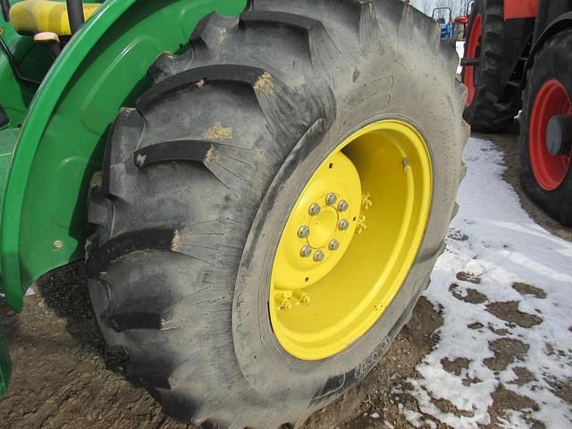 Image of John Deere 5055E equipment image 2