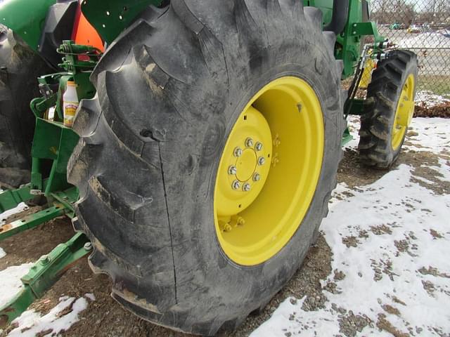 Image of John Deere 5055E equipment image 4