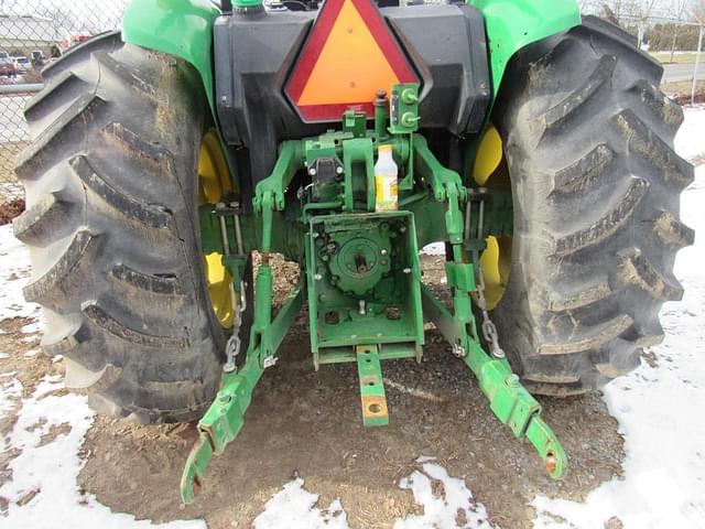 Image of John Deere 5055E equipment image 3