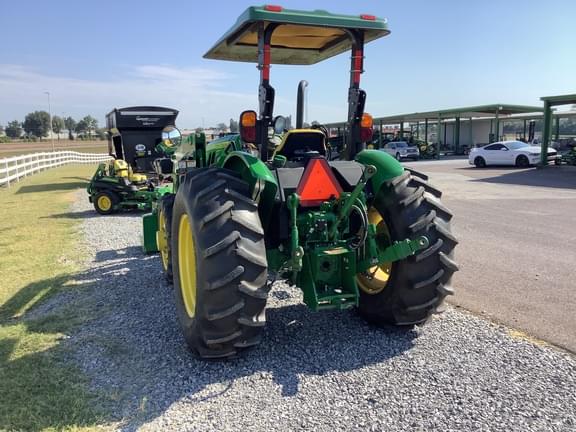 Image of John Deere 5055E equipment image 4