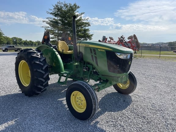 Main image John Deere 5055E
