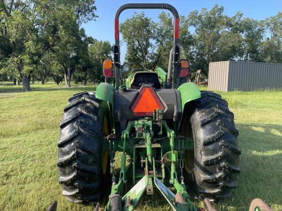 Image of John Deere 5055E equipment image 3