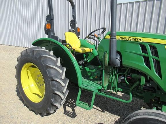 Image of John Deere 5055E equipment image 4