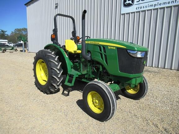 Image of John Deere 5055E equipment image 3