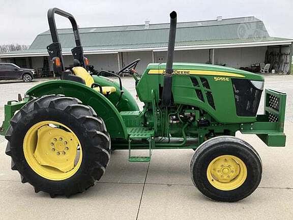 Image of John Deere 5055E equipment image 2