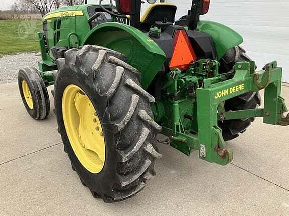 Image of John Deere 5055E equipment image 4