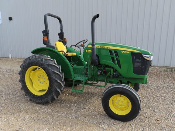 2015 John Deere 5055E Equipment Image0