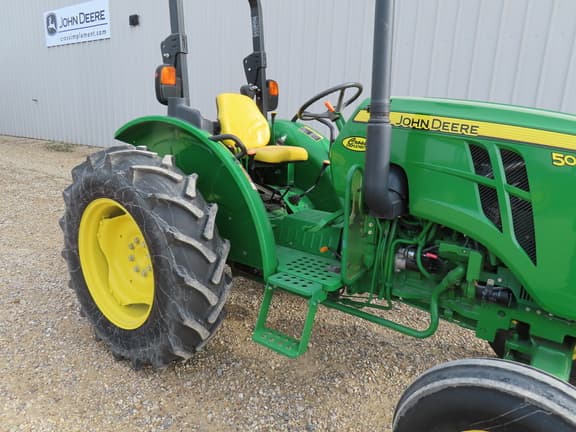 Image of John Deere 5055E equipment image 4