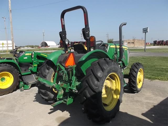 Image of John Deere 5055E equipment image 4