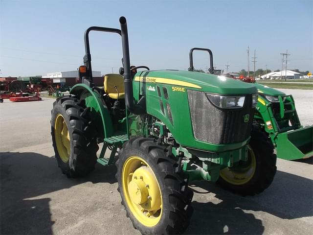 Image of John Deere 5055E equipment image 3