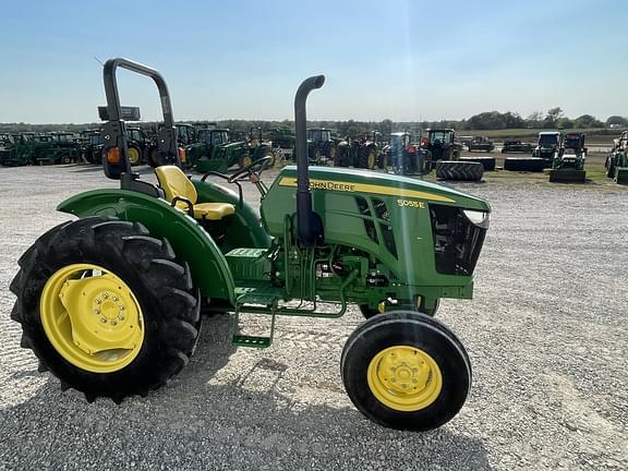 Image of John Deere 5055E equipment image 4