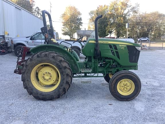 Image of John Deere 5055E equipment image 3