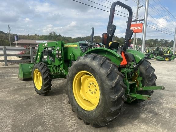 Image of John Deere 5055E equipment image 4
