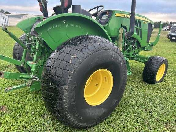 Image of John Deere 5055E equipment image 4