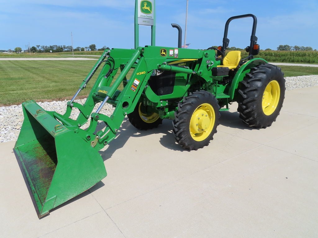2015 John Deere 5055E Equipment Image0