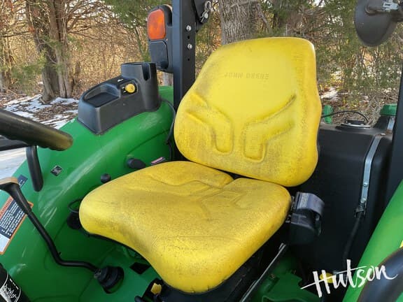 Image of John Deere 5055E equipment image 4