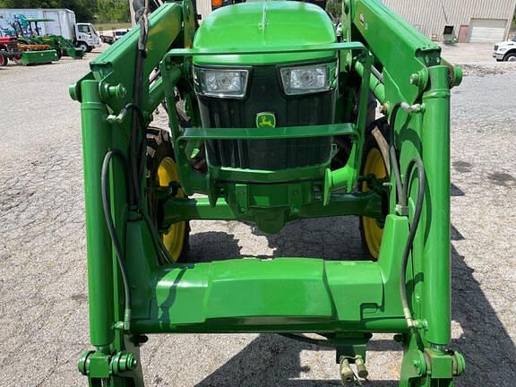 Image of John Deere 5055E equipment image 4