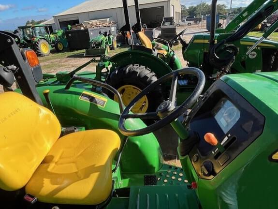 Image of John Deere 5055E equipment image 4