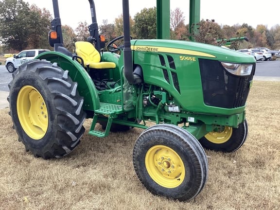 Main image John Deere 5065E