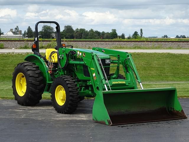 Image of John Deere 5065E equipment image 3