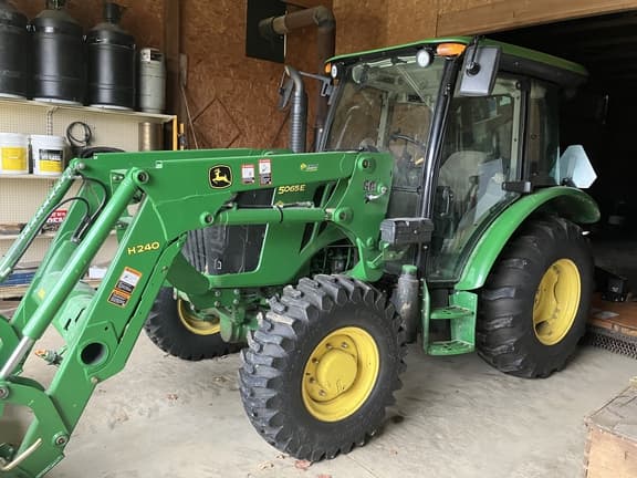 Image of John Deere 5065E equipment image 3