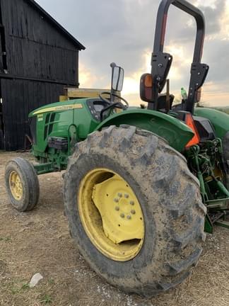 Image of John Deere 5065E equipment image 3