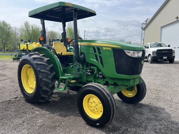 Image of John Deere 5065E equipment image 1