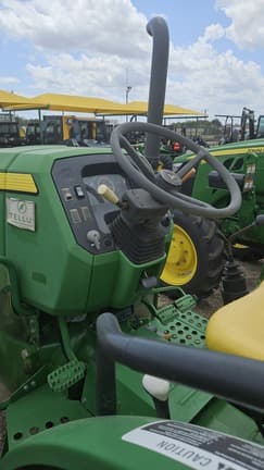 Image of John Deere 5065E equipment image 3