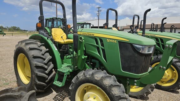 Image of John Deere 5065E equipment image 1