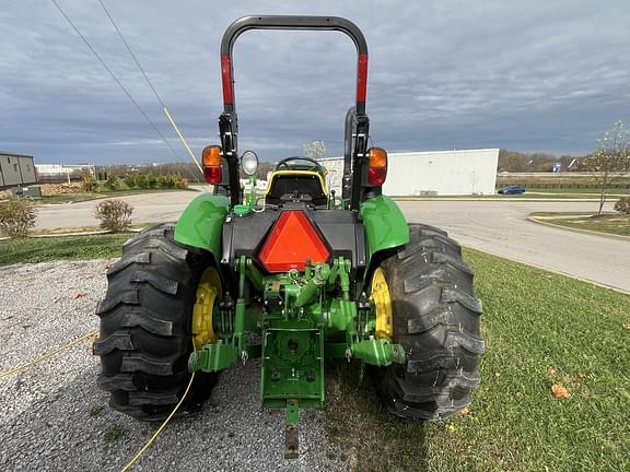 Image of John Deere 5065E equipment image 2