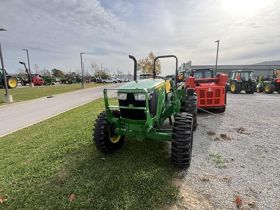 Image of John Deere 5065E equipment image 4