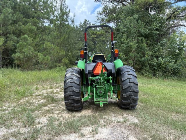 Image of John Deere 5065E equipment image 3