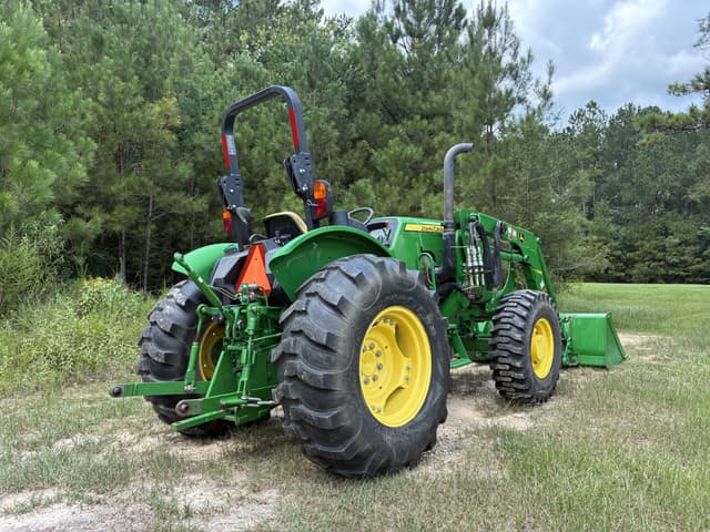 Image of John Deere 5065E equipment image 4
