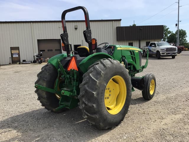 Image of John Deere 5065E equipment image 4