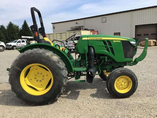 Image of John Deere 5065E equipment image 2