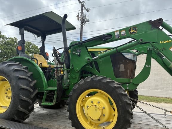 Image of John Deere 5065E equipment image 3