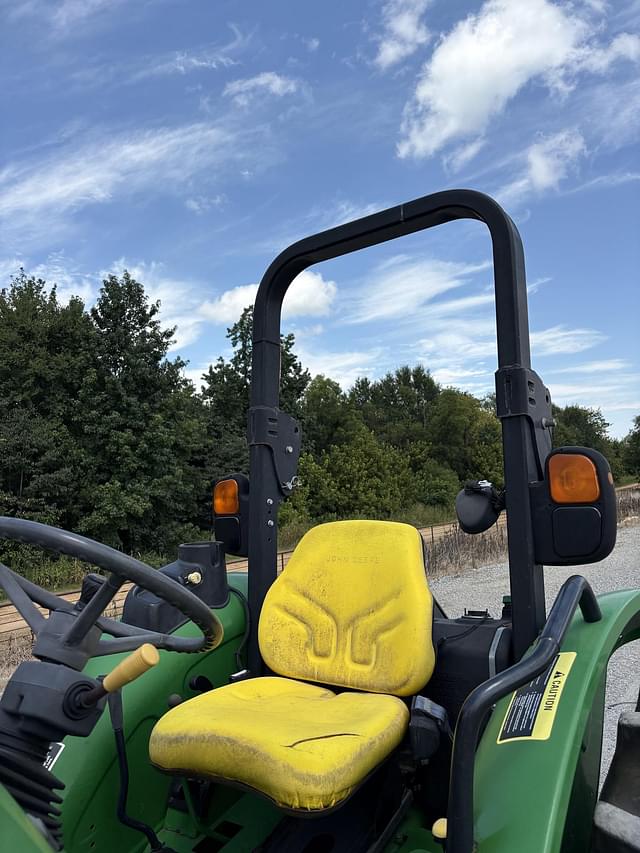 Image of John Deere 5065E equipment image 2