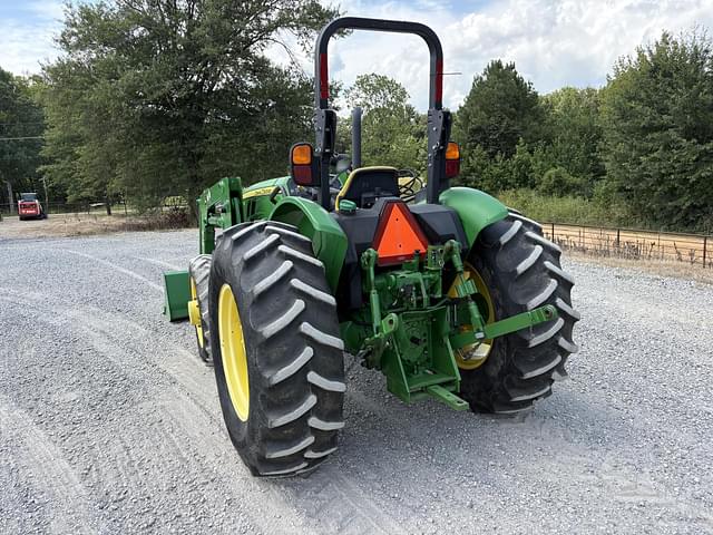 Image of John Deere 5065E equipment image 4